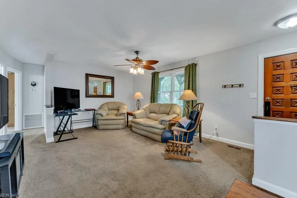 14 Quinn ST, HAMPTON VA 23669 - Photo 5