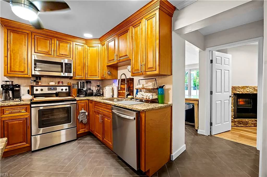 139 Eastwood DR, NEWPORT NEWS VA 23602 - Main photo