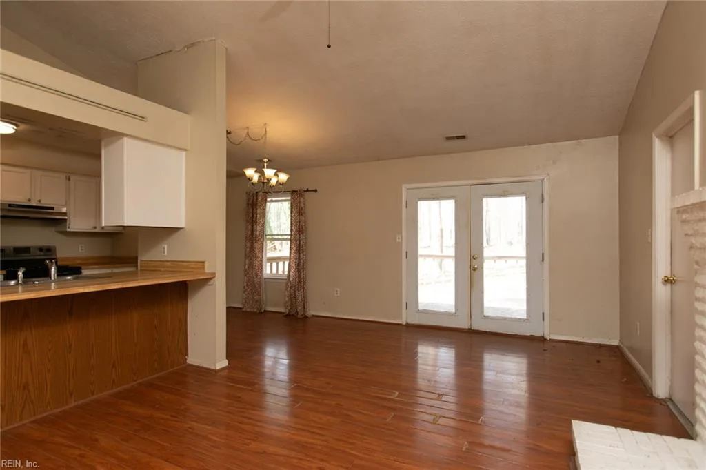241 Batson DR, NEWPORTNEWS VA 23602 - Photo 5