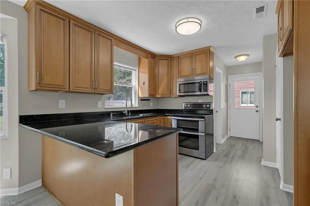 500 Wyn DR, NEWPORTNEWS VA 23608 - Photo 4