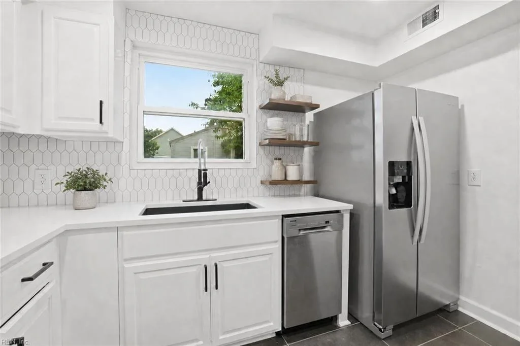 127 Mapleshade AVE, NORFOLK VA 23505 - Photo 4