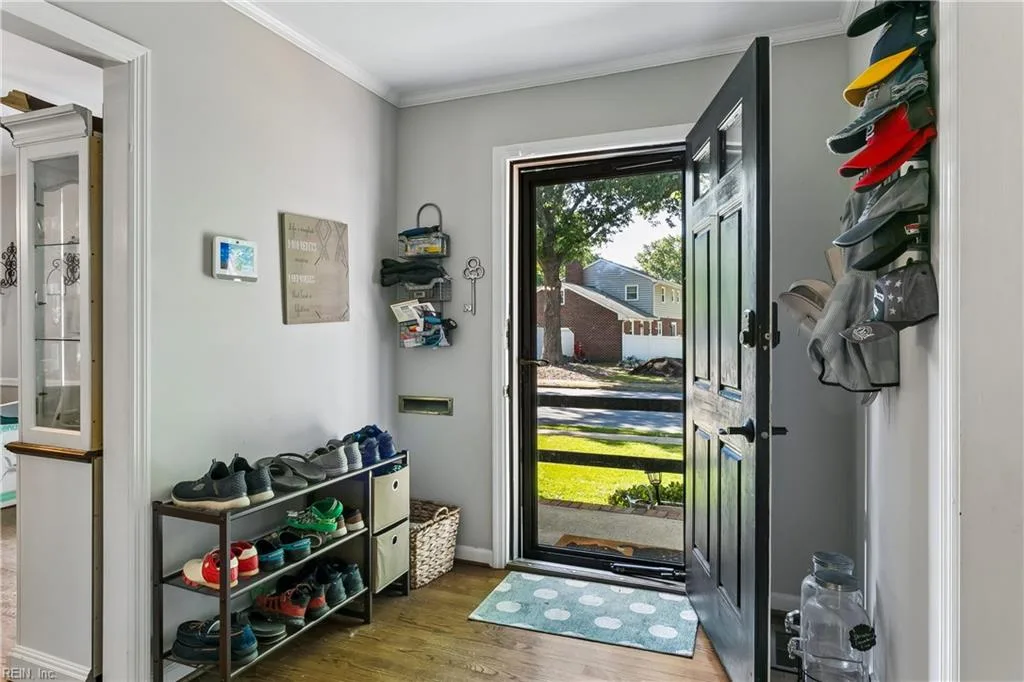 9 Hatteras LNDG, HAMPTON VA 23669 - Photo 5