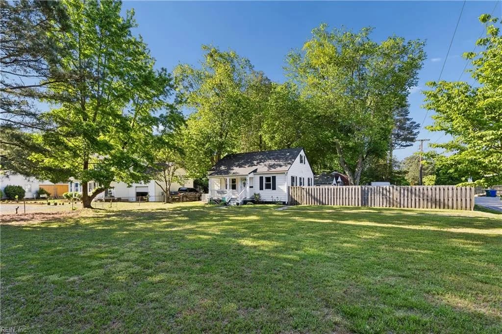 214 Deep Creek RD, NEWPORTNEWS VA 23606 - Main photo