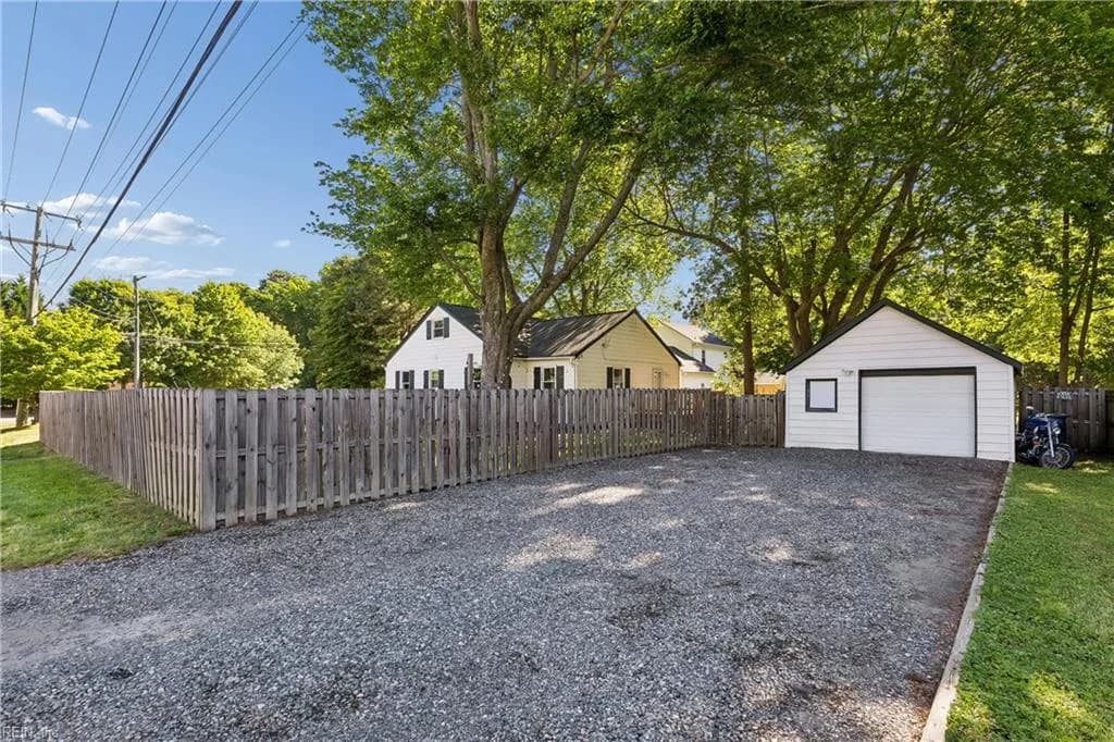 214 Deep Creek RD, NEWPORTNEWS VA 23606 - Photo 4
