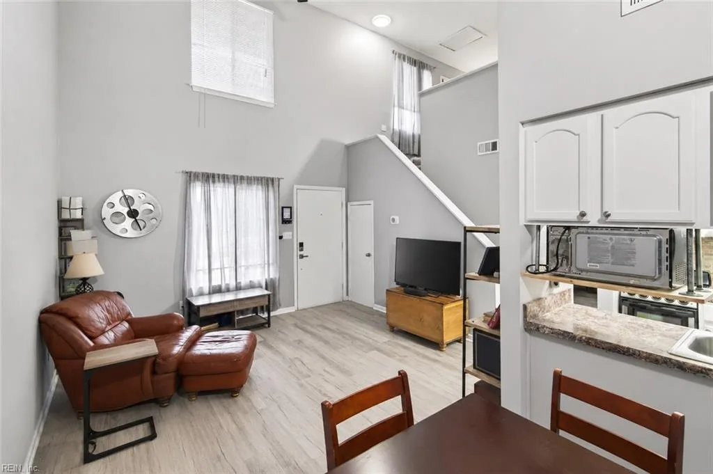 308 Pacific DR, HAMPTON VA 23666 - Photo 3