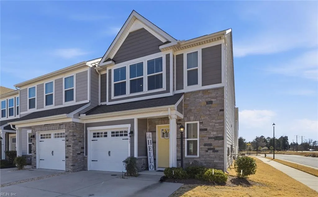 557 Bright Red RN, CHESAPEAKE VA 23323 - Photo 2