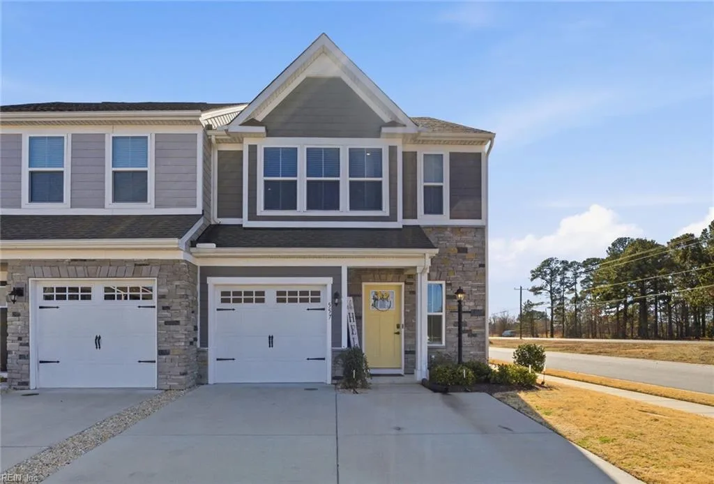 557 Bright Red RN, CHESAPEAKE VA 23323 - Photo 3