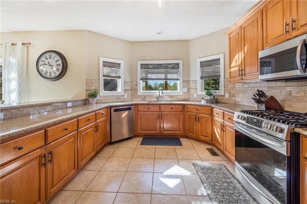 1064 Sandoval DR, VIRGINIABEACH VA 23454 - Photo 4