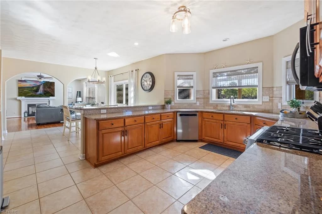 1064 Sandoval DR, VIRGINIABEACH VA 23454 - Photo 5