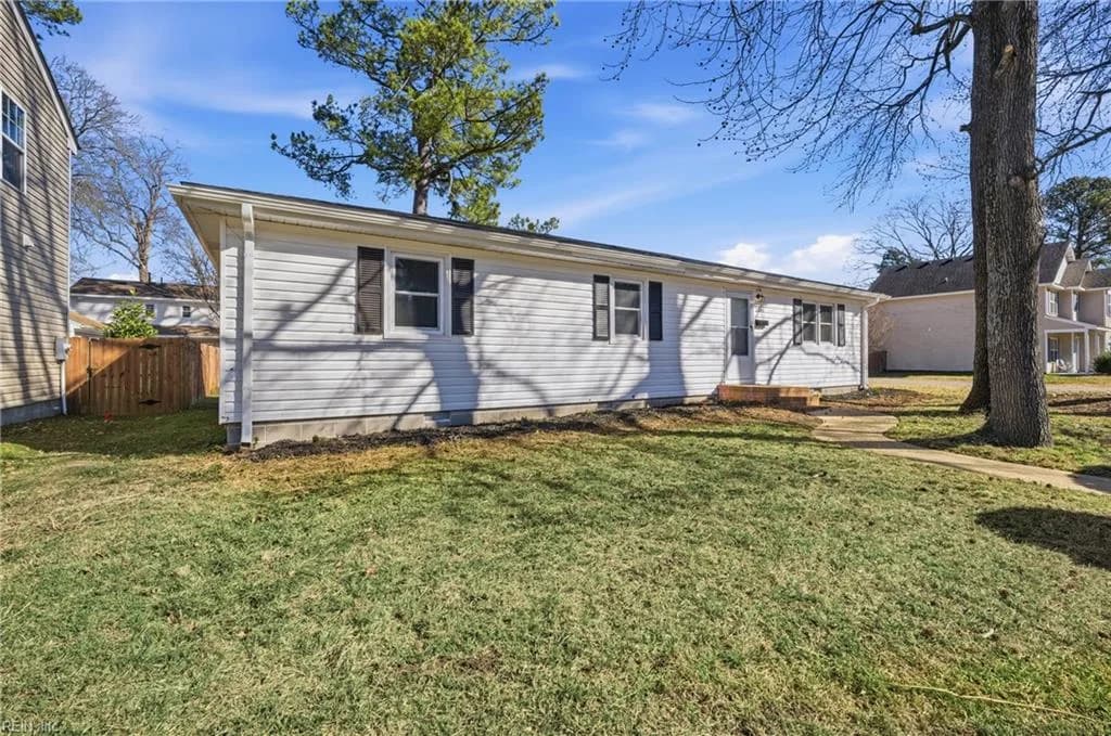 2044 Miller AVE, CHESAPEAKE VA 23320 - Photo 3