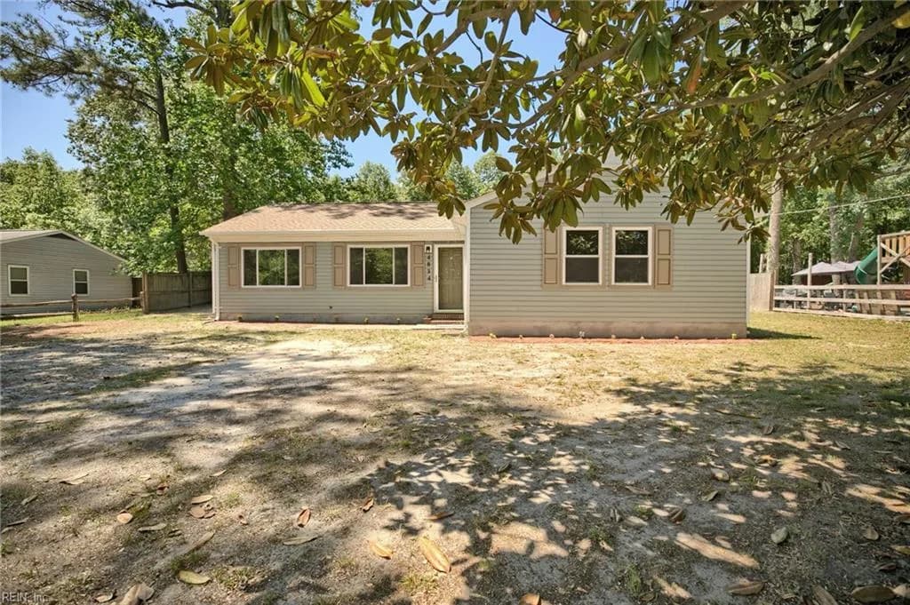 4834 Clopton DR, HAYES VA 23072 - Photo 3