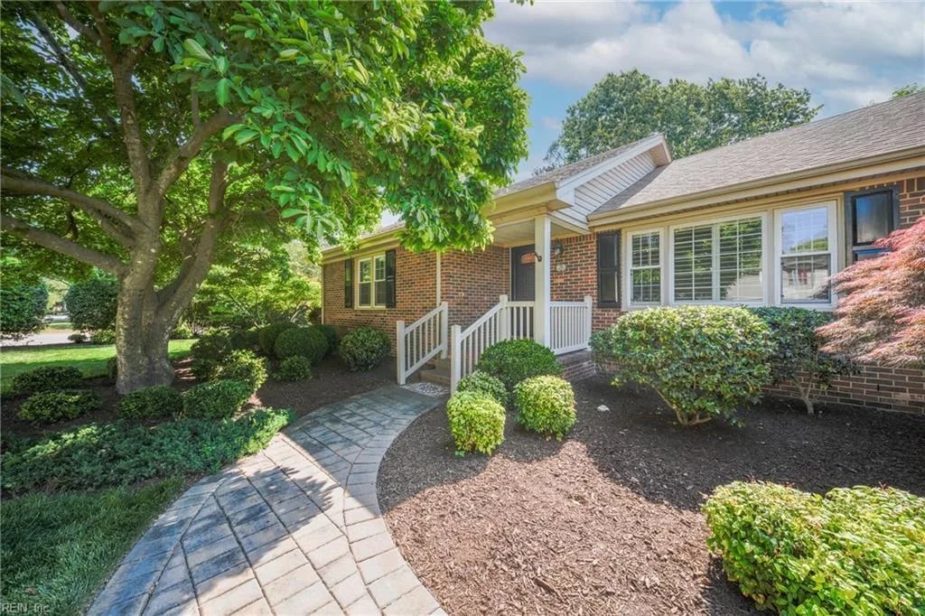798 Sheraton DR, Virginia Beach — 4 bed Residential, 2,232 sqft