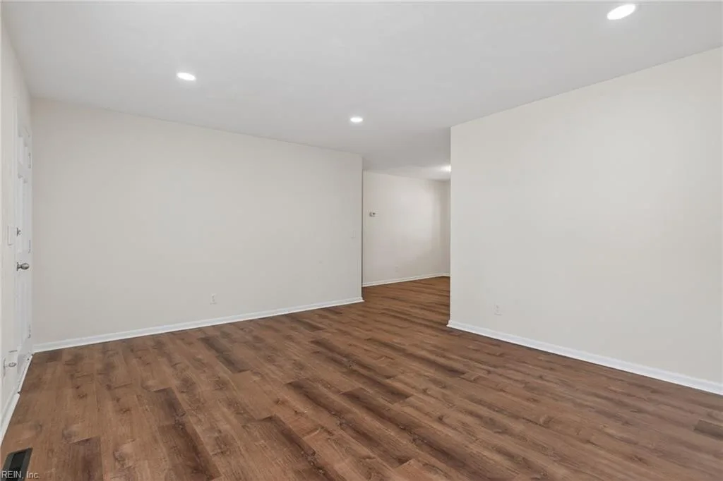 1214 Jamal LN W, PORTSMOUTH VA 23701 - Photo 5