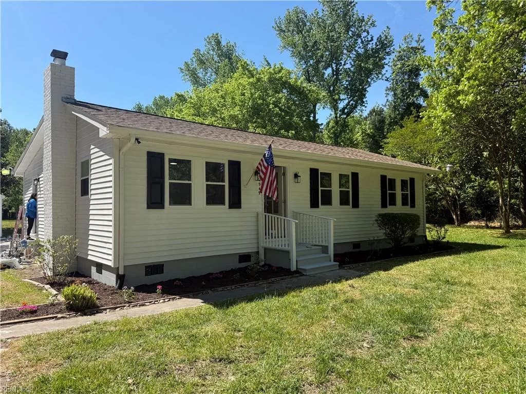 1949 Shipyard RD, CHESAPEAKE VA 23323 - Main photo