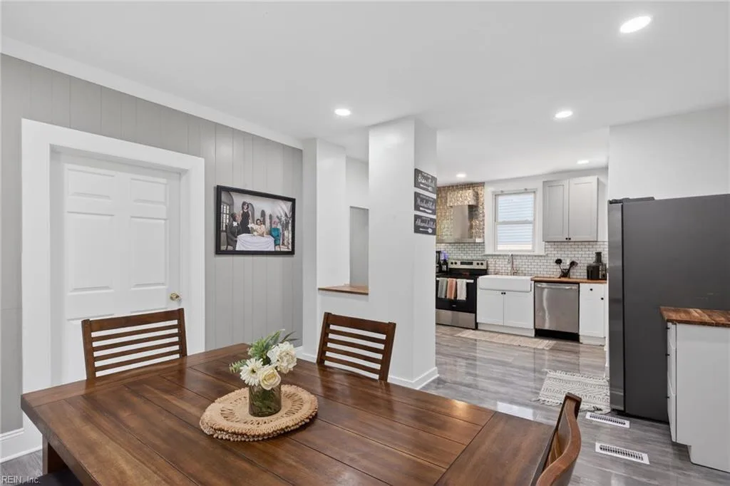 2010 Chestnut AVE, NEWPORTNEWS VA 23607 - Photo 4