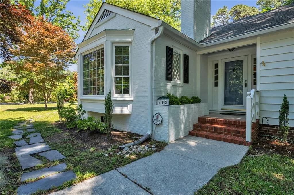 308 Country Club RD, NEWPORTNEWS VA 23606 - Photo 4