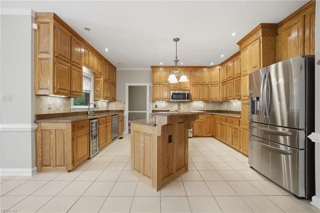 933 Forest Lakes CIR, CHESAPEAKE VA 23322 - Photo 3
