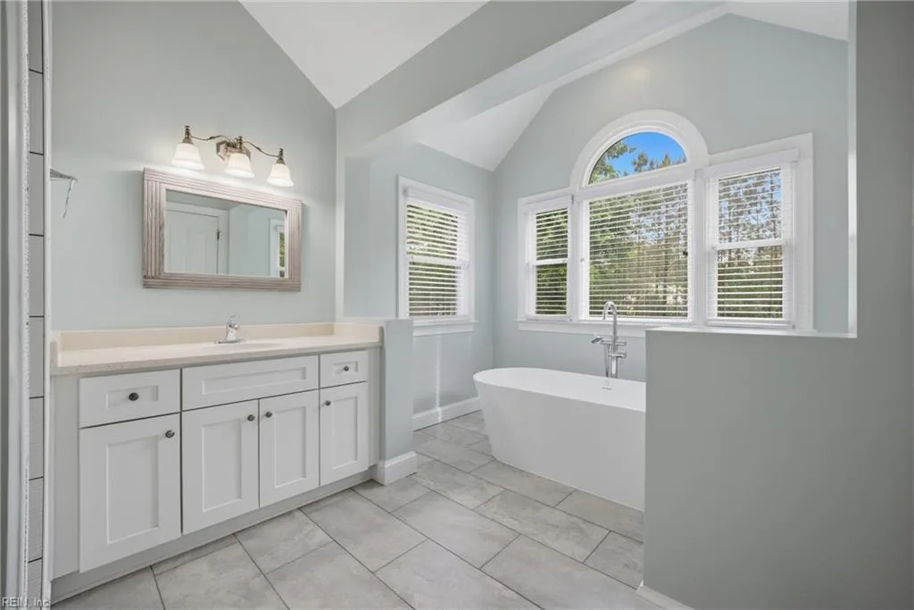 933 Forest Lakes CIR, CHESAPEAKE VA 23322 - Photo 4