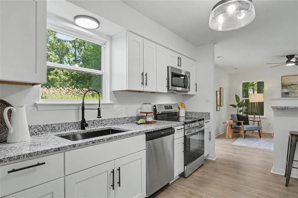 12 Alton CT, HAMPTON VA 23669 - Photo 4