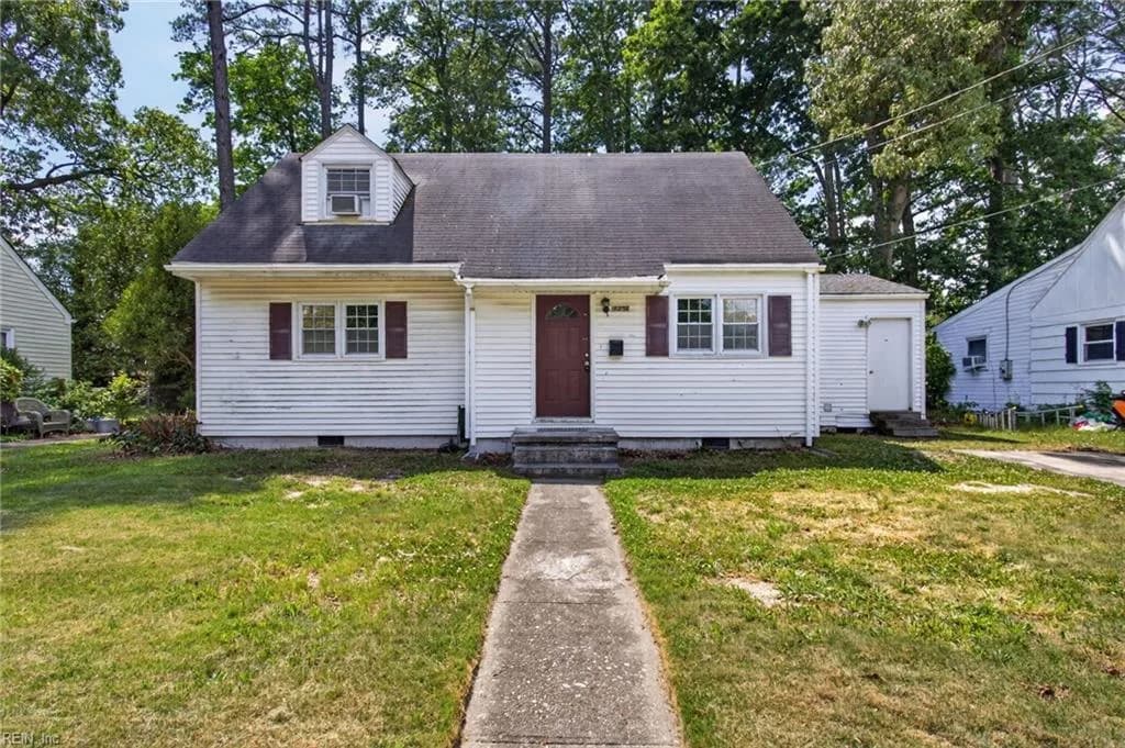 8239 Redwood CIR, NORFOLK VA 23518 - Main photo
