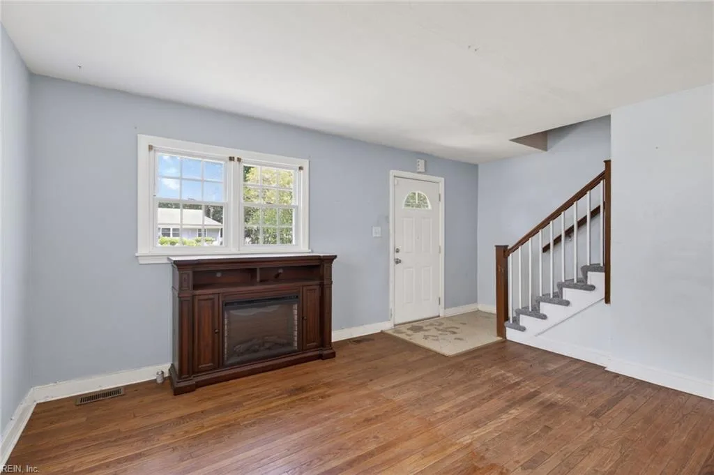 8239 Redwood CIR, NORFOLK VA 23518 - Photo 5