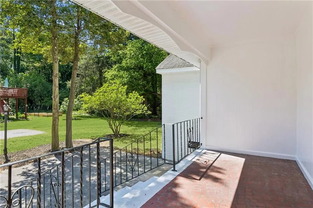 16 Pine LN, HAMPTON VA 23664 - Photo 5