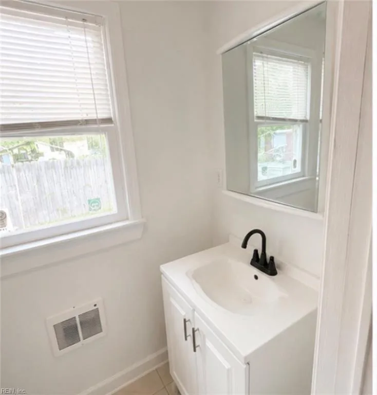 55 Calvary TER, HAMPTON VA 23666 - Photo 4