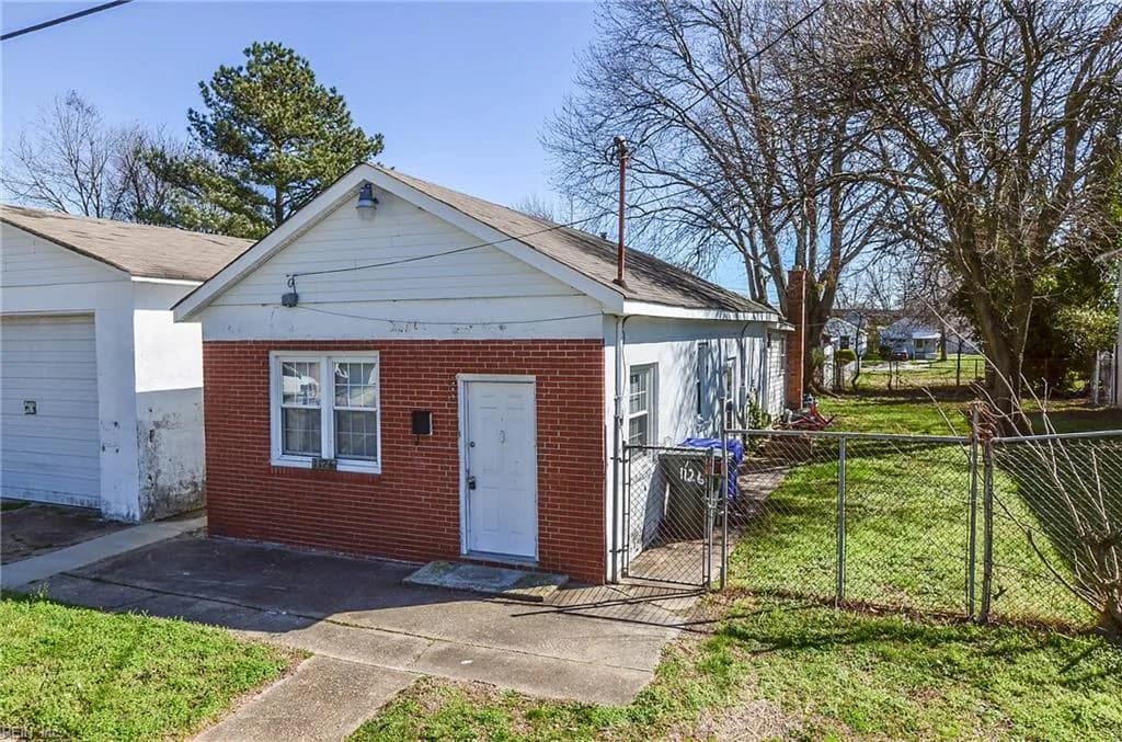 1126 44th ST, NEWPORTNEWS VA 23607 - Photo 2