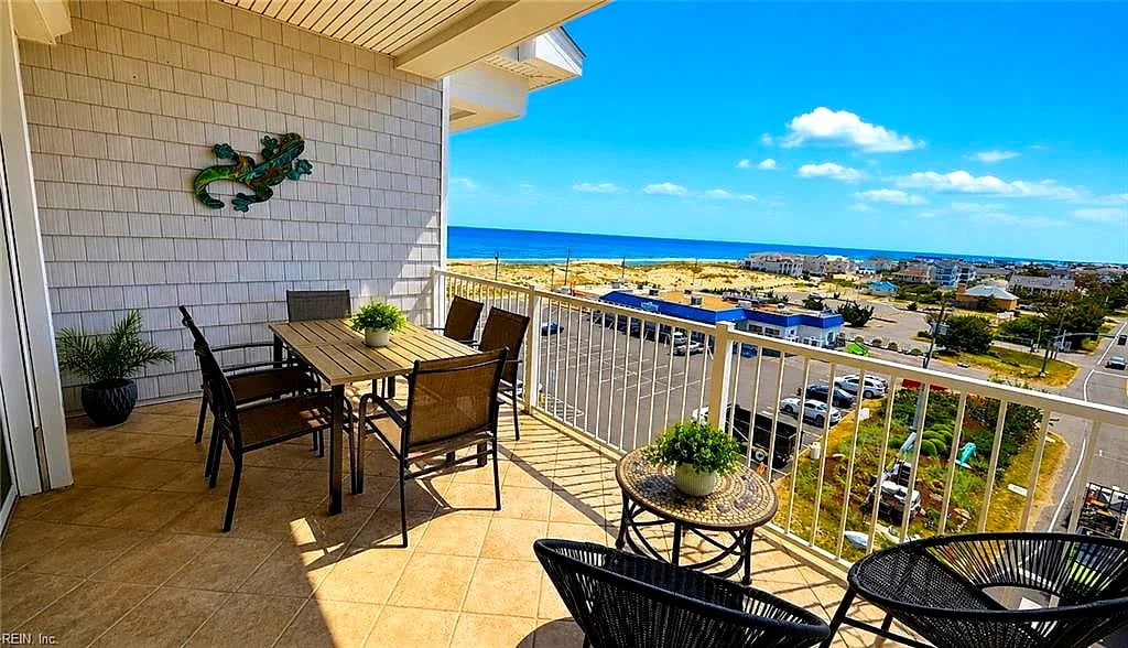 204 Sandbridge RD #404, Virginia Beach — 4 bed Residential, 2,273 sqft