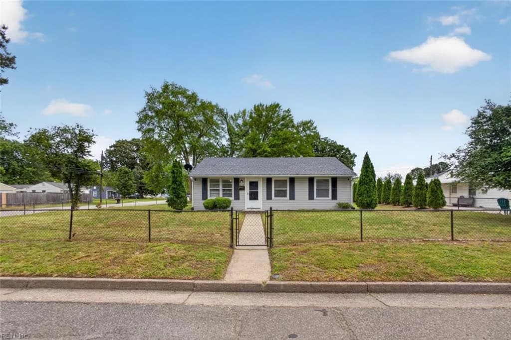 824 79th ST, NEWPORTNEWS VA 23605 - Photo 4