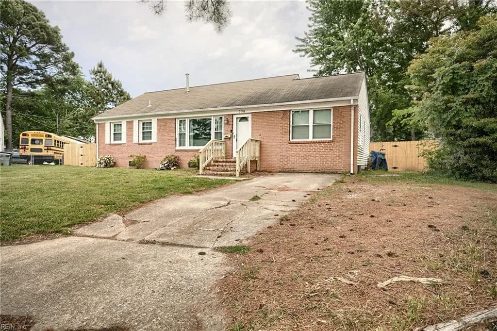 304 Wales CIR, HAMPTON VA 23666 - Photo 3