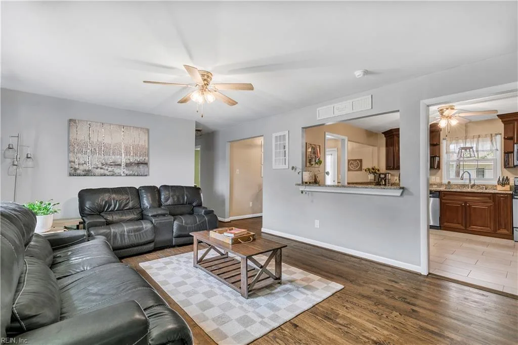 304 Wales CIR, HAMPTON VA 23666 - Photo 4