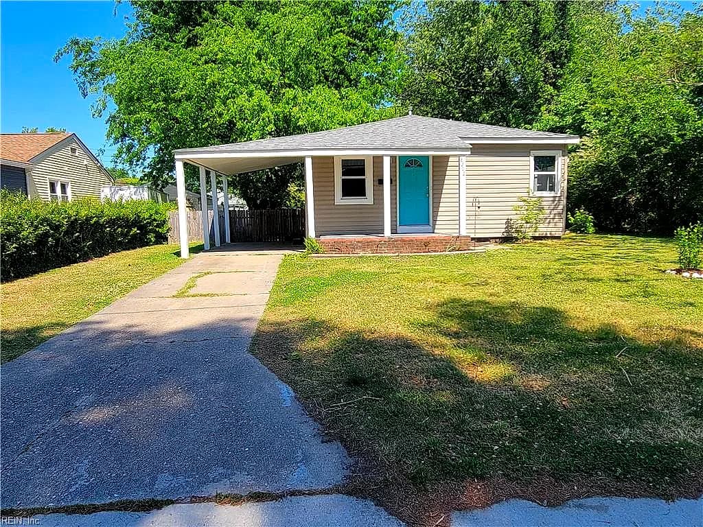 8202 McCloy RD, NORFOLK VA 23505 - Main photo