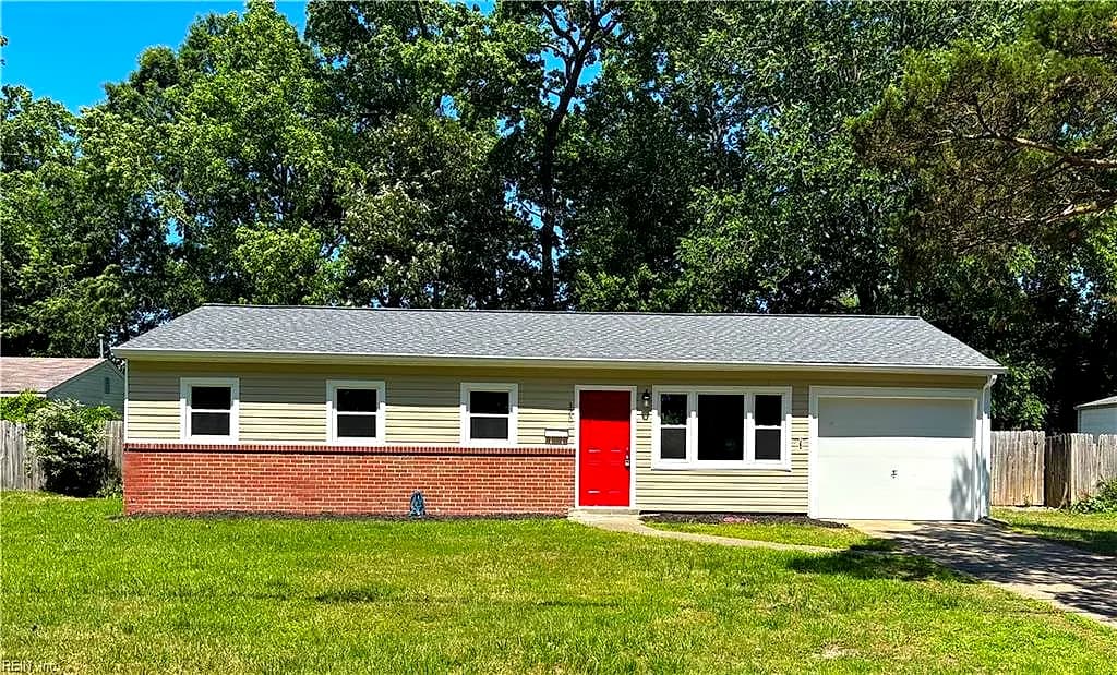320 Hospital DR, VIRGINIA BEACH VA 23452 - Main photo