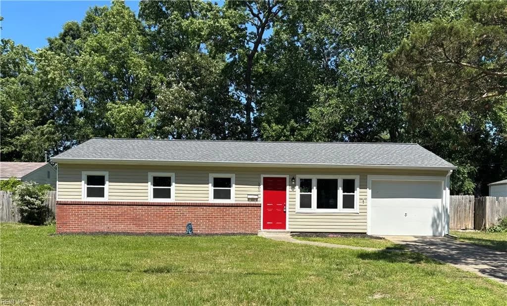 320 Hospital DR, VIRGINIABEACH VA 23452 - Photo 2