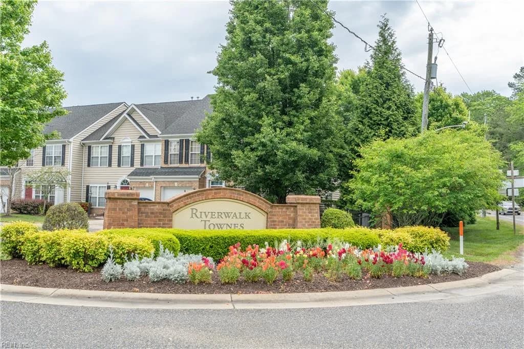 206 Ashton DR, YORKTOWN VA 23690 - Photo 3