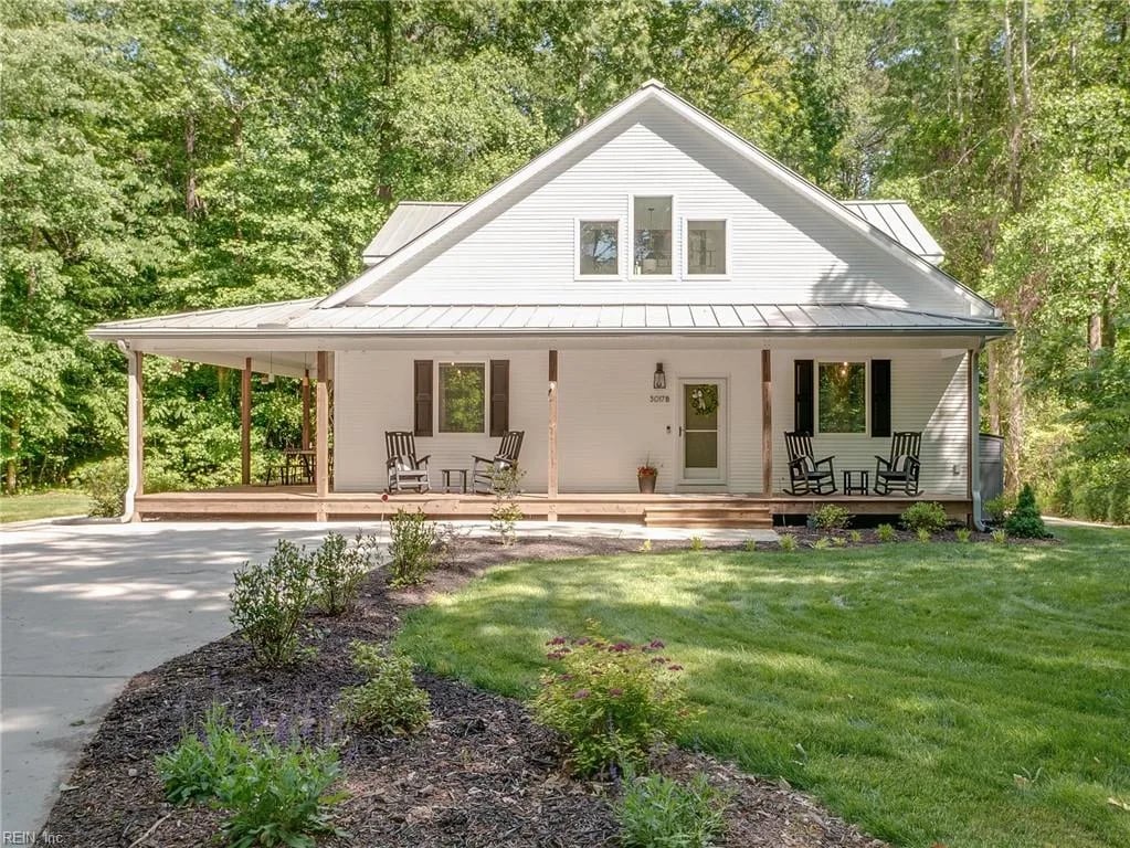3017 Hampton HWY #B, Yorktown — 4 bed Residential, 3,262 sqft