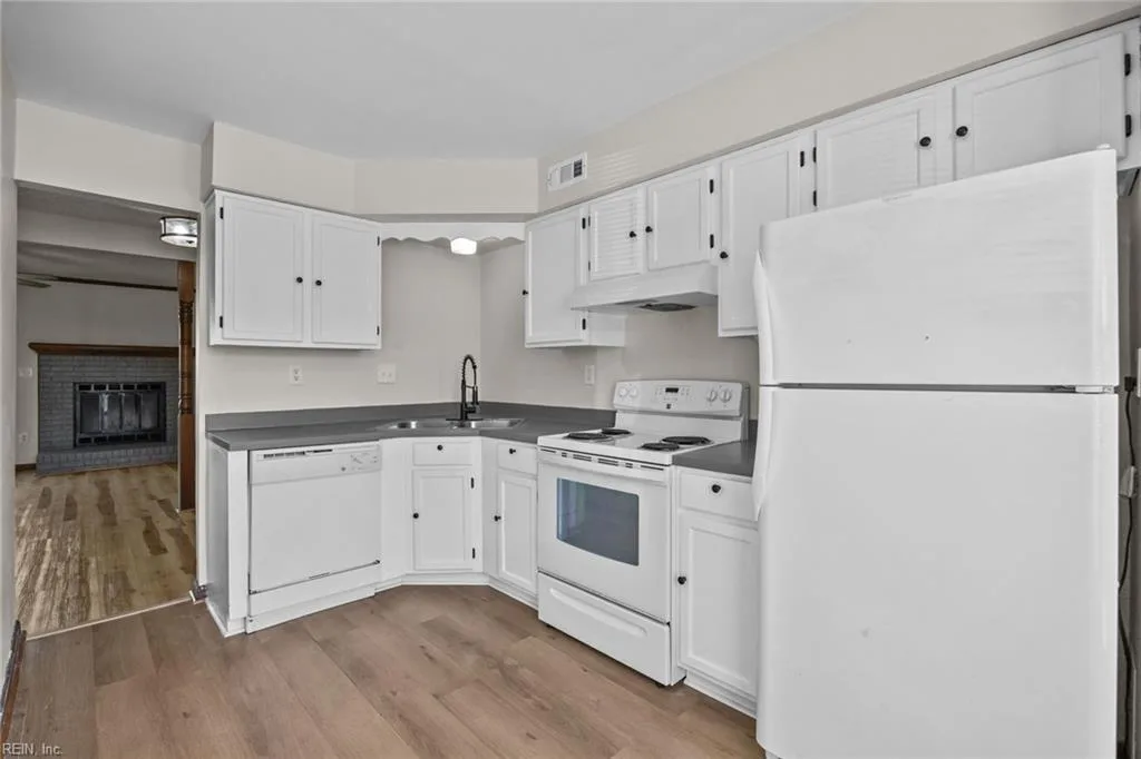 807 Foxmoore CT, VIRGINIABEACH VA 23453 - Photo 4