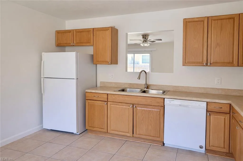 305 Civil CT #F, NEWPORTNEWS VA 23608 - Photo 5