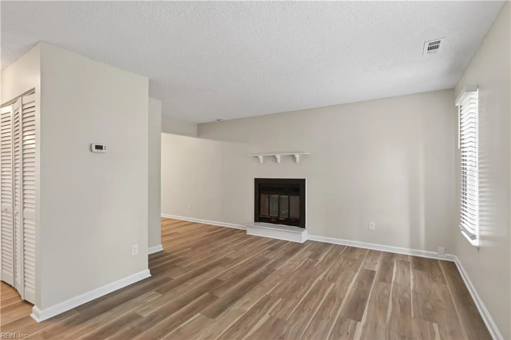 901 Seabreeze CT, CHESAPEAKE VA 23320 - Photo 3