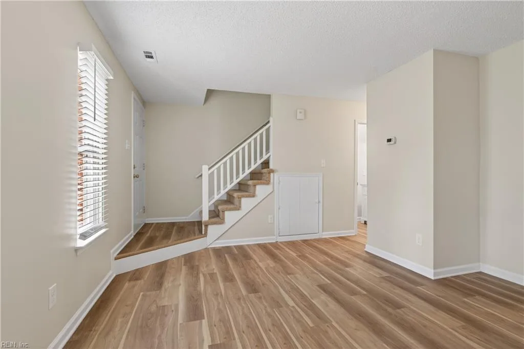 901 Seabreeze CT, CHESAPEAKE VA 23320 - Photo 4