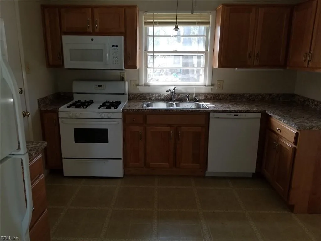 12 Clemwood PW, HAMPTON VA 23669 - Photo 5