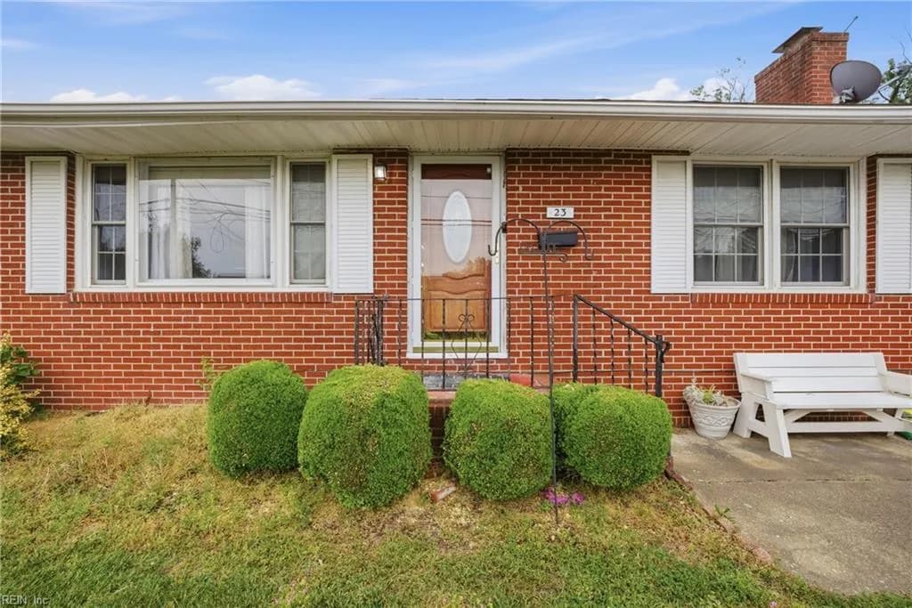23 Prince George DR, HAMPTON VA 23669 - Photo 4