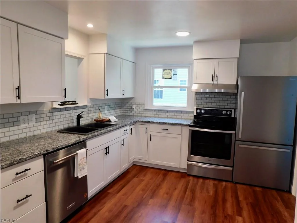 810 W 34th ST, NORFOLK VA 23508 - Photo 5