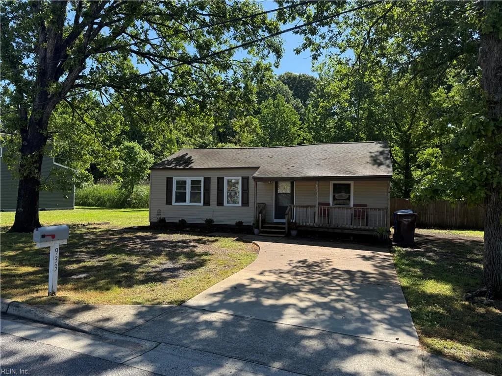 933 Michael DR, Chesapeake — 3 bed Residential, 996 sqft