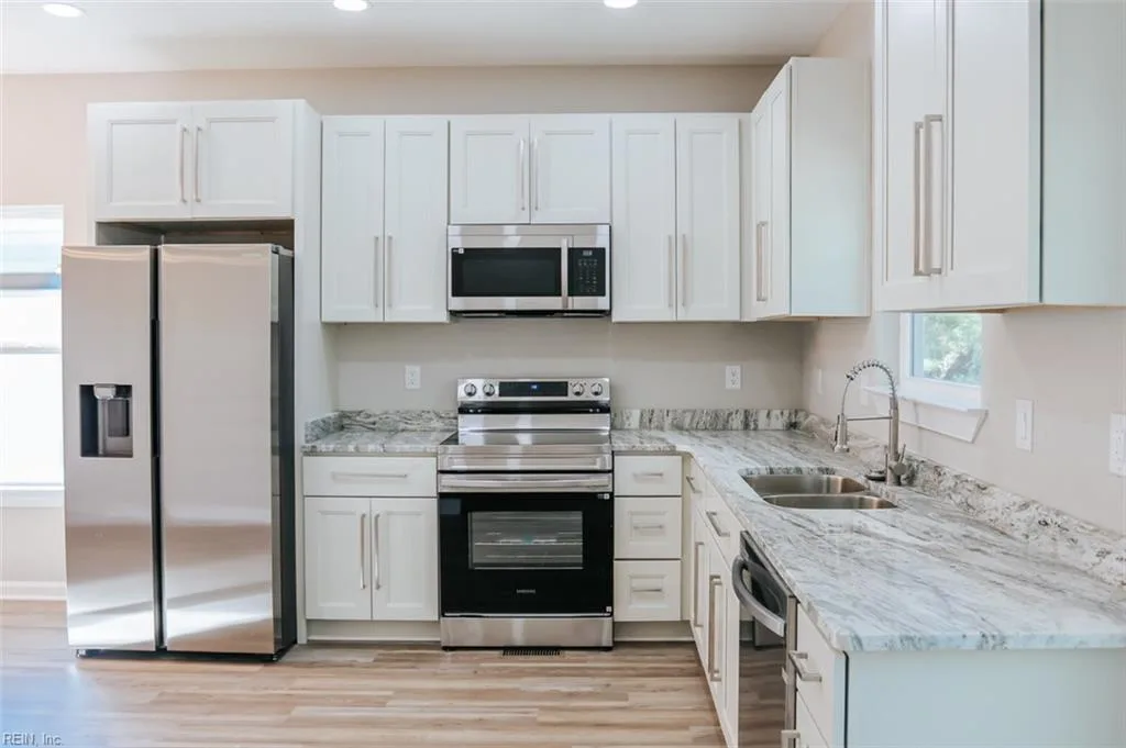 404 Hogart ST, FRANKLIN VA 23851 - Photo 3