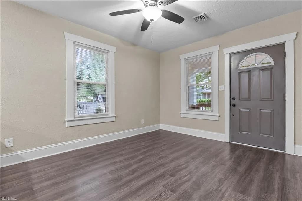 2712 Somme AVE, NORFOLK VA 23509 - Photo 5