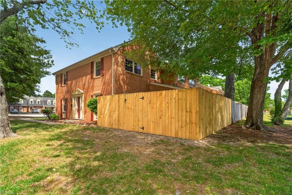 399 Circuit LN #F, NEWPORTNEWS VA 23608 - Photo 3