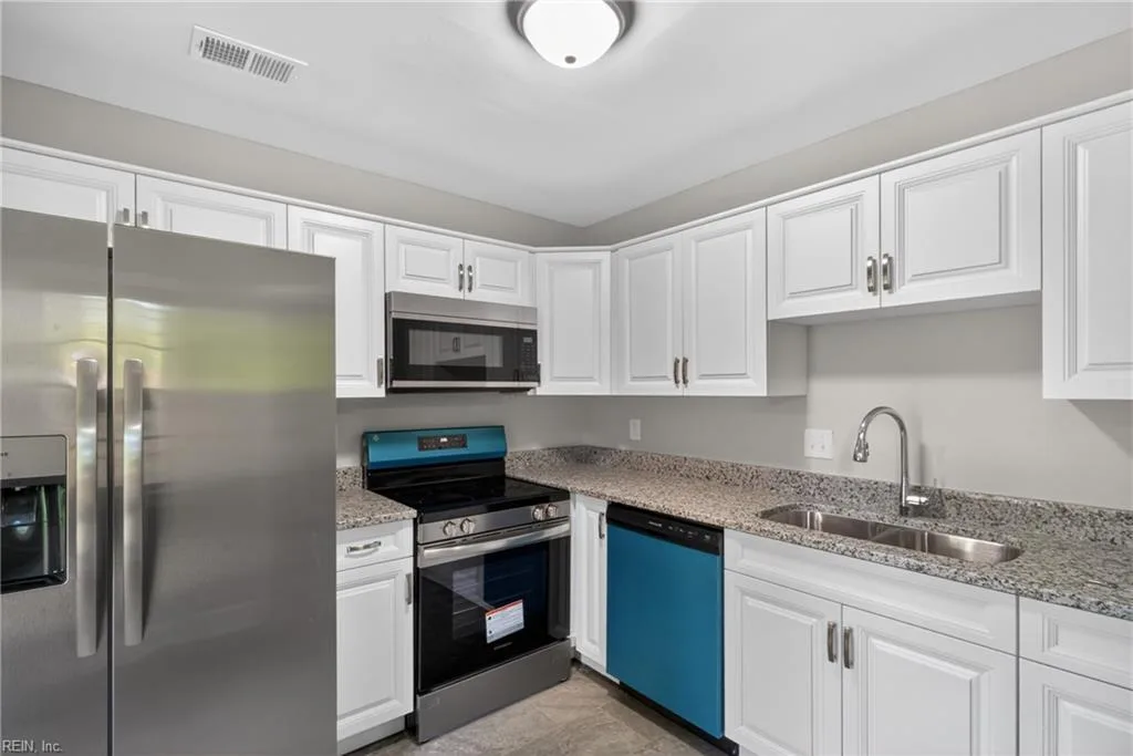 399 Circuit LN #F, NEWPORTNEWS VA 23608 - Photo 5