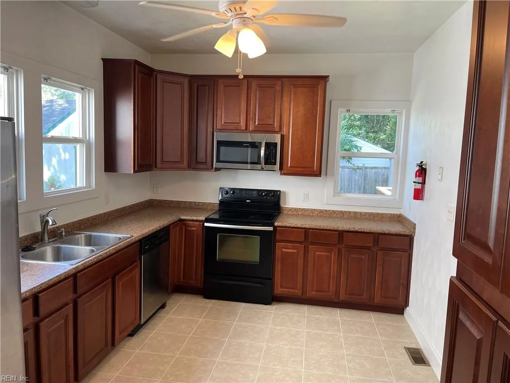 1316 W 39th ST, NORFOLK VA 23509 - Photo 4